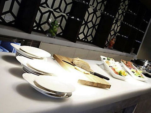 Novotel Canberra - Your Accommodation 30