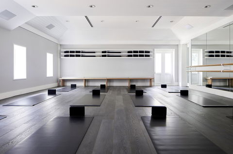 Hotel Realm - Your Accommodation 24