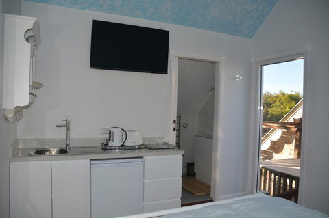 Garden Room - Your Accommodation 3