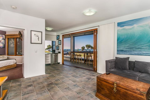 Lennox Holiday Apartments - Your Accommodation 40