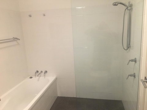 Lennox Holiday Apartments - Your Accommodation 29