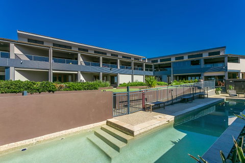 Lennox Holiday Apartments - Your Accommodation 8