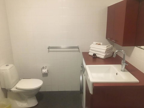 Lennox Holiday Apartments - Your Accommodation 30