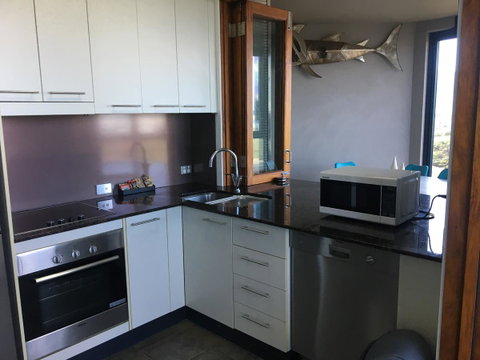 Lennox Holiday Apartments - Your Accommodation 12
