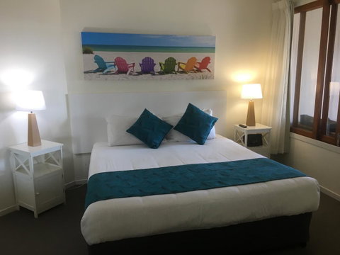 Lennox Holiday Apartments - Your Accommodation 19