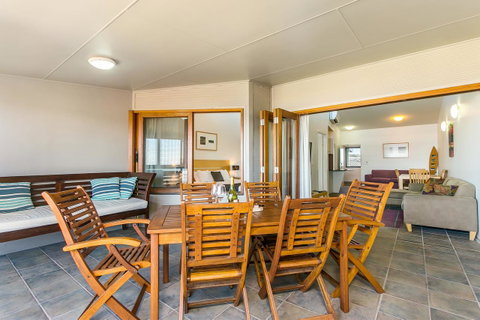 Lennox Holiday Apartments - Your Accommodation 33