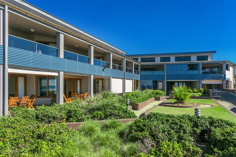 Lennox Holiday Apartments - Your Accommodation 38