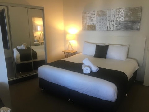 Lennox Holiday Apartments - Your Accommodation 16