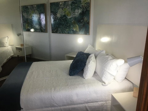 Lennox Holiday Apartments - Your Accommodation 22