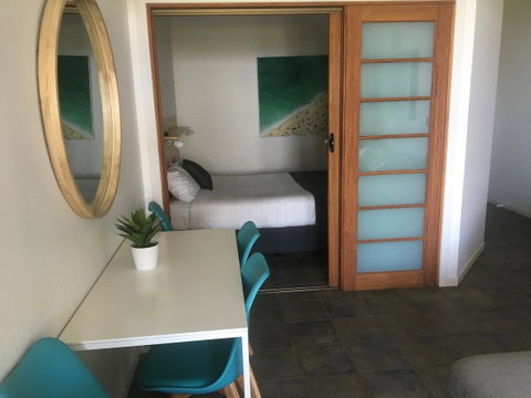 Lennox Holiday Apartments - Your Accommodation 14