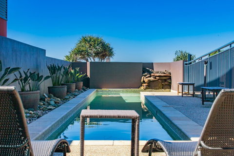 Lennox Holiday Apartments - Your Accommodation 3