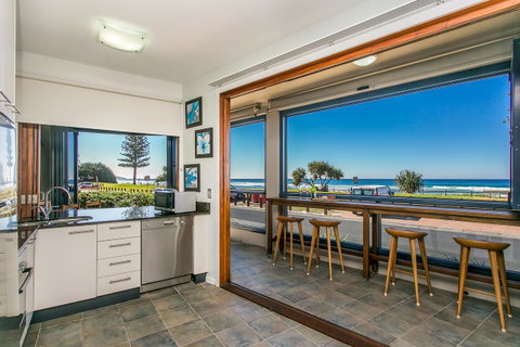 Lennox Holiday Apartments - Your Accommodation 13