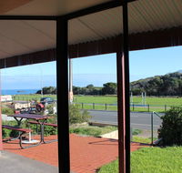 Bott's Beach Retreat - Your Accommodation