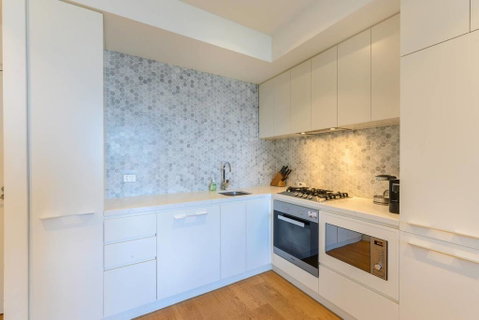 Box Hill 1 Bedroom Apartment With Ultimate View - Your Accommodation 3