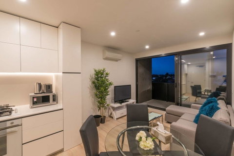 Box Hill Central 1 Bedroom Delight@Elland Avenue - Your Accommodation 3