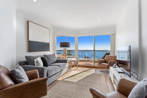 Breakwater Apartment 403 - Your Accommodation 1