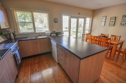 Brigalow Cottage - Your Accommodation 2