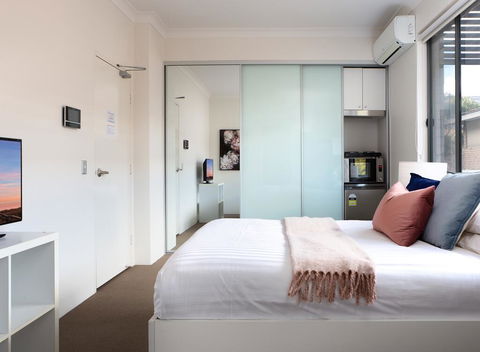 Bright Studio Steps From Westmead Hospital - Your Accommodation 3