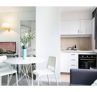 Bright modern studio steps from the action - Your Accommodation