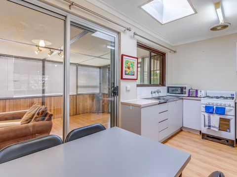Bright, Neat & Convenient House - Your Accommodation 1
