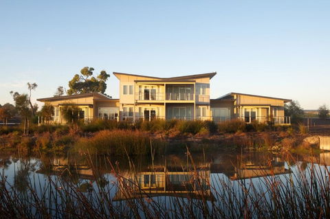 Broadbeach Inverloch Resort - Your Accommodation 0