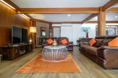 Brookfield Retreat - Large Holiday Home / Group Accommodation - Your Accommodation 2
