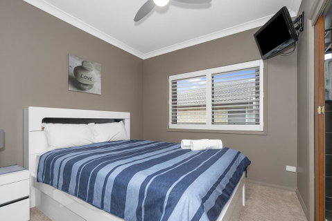 Calypso, Unit 5 - The Entrance - Your Accommodation 3