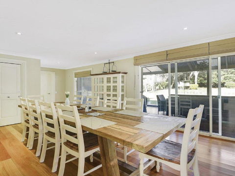 Camelot - Superbly Proportioned And Ideally Located - Your Accommodation 1