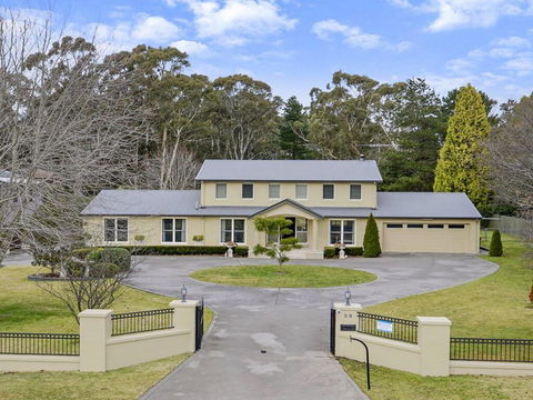 Camelot - Superbly Proportioned And Ideally Located - Your Accommodation 0