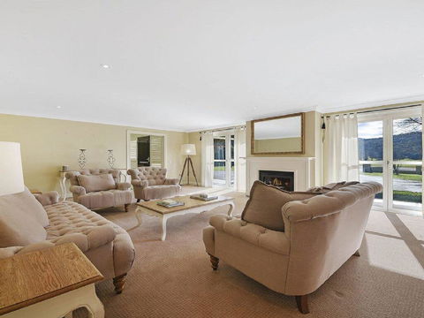 Camelot - Superbly Proportioned And Ideally Located - Your Accommodation 2