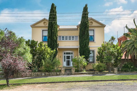 Campbell House - Your Accommodation 0