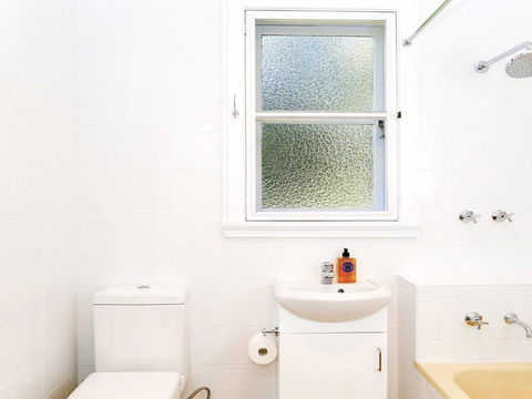 Canary Cottage - Fresh, Clean, Simple & Comfortable - Your Accommodation 3