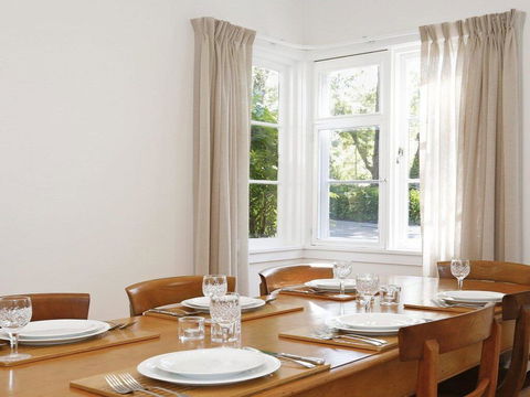 Canary Cottage - Fresh, Clean, Simple & Comfortable - Your Accommodation 1