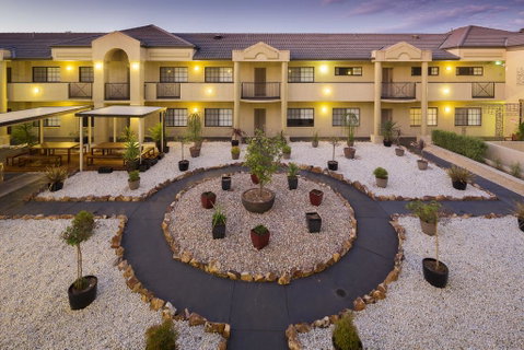 Canberra Parklands Central Apartment Hotel - Your Accommodation 2