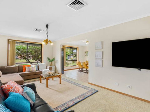 CAPEL Family Home, Large Yard, Close To Beach - Your Accommodation 3