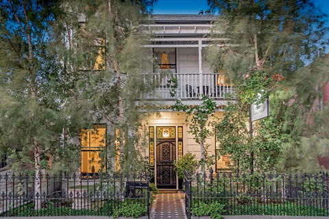 Captains Retreat Apartments And Cottages - Your Accommodation 0