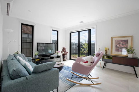 Captivating Large 4BR@Narre Warren - Your Accommodation 1