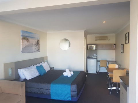 Caravilla Motor Inn - Your Accommodation 2