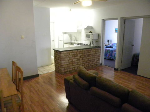 Carnarvon Central Apartments - Your Accommodation 2