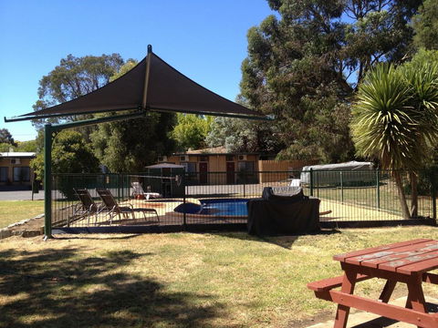 Castle Motel - Your Accommodation 0