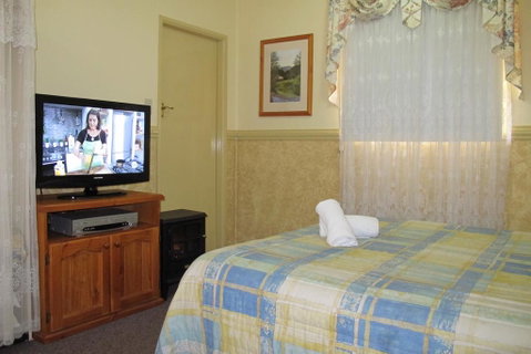 Cedar Lodge Cabins - Your Accommodation 3