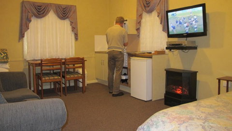 Cedar Lodge Cabins - Your Accommodation 1