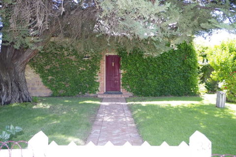 Charlottes Cottage - Your Accommodation 0