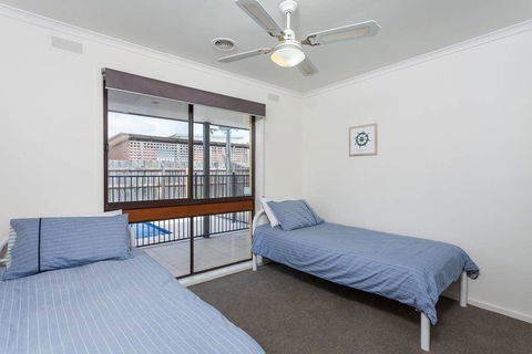 Charmes, Paradise By The Shore - Your Accommodation 2