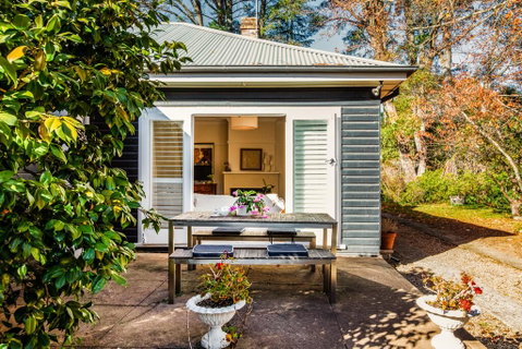 Charming Mountain Cottage - Your Accommodation 0