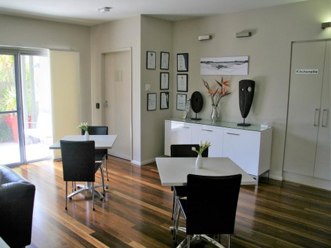 Chaucer Palms Boutique B&B - Your Accommodation 3