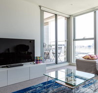 Chic Modern  Stylish.Stunning ViewsFree Parking - Your Accommodation