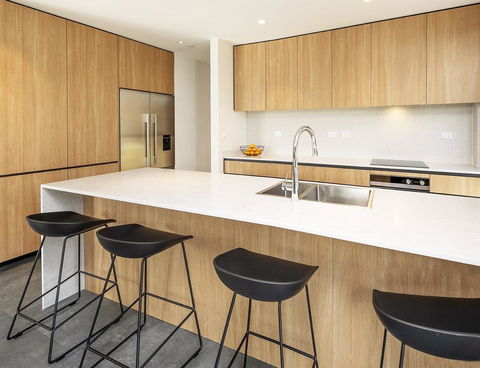 Chilam 'B' - Sophisticated Style With Views To The Lake & Mountains - Your Accommodation 3