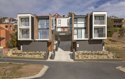 Chilam 'C' - Amazing Views With Modern Style - Your Accommodation 0