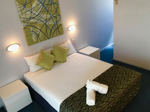 Cleveland Bay Air Motel - Your Accommodation 3